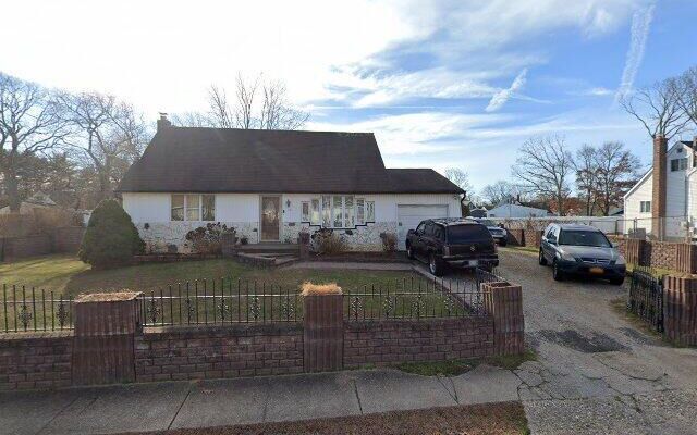 42 Ronald Dr N, Amityville, NY 11701 (Yard)