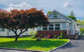 42 Silver St, Patchogue, NY 11772
