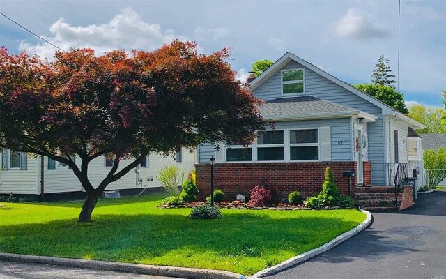 42 Silver St, Patchogue, NY 11772