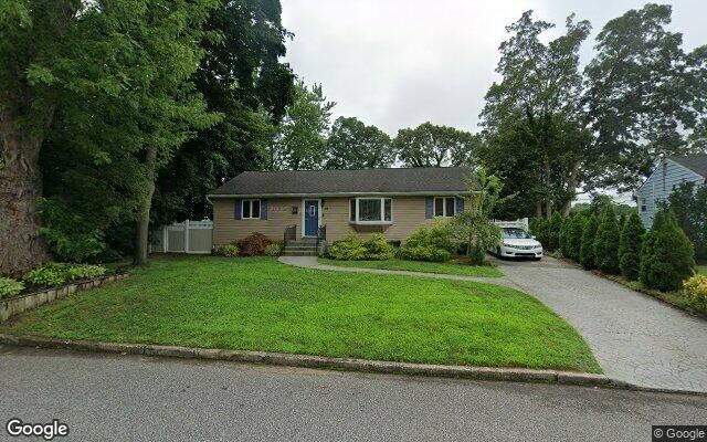 42 W Court Dr, Centereach, NY 11720