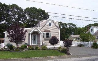 424 N Alleghany Ave, Lindenhurst, NY 11757