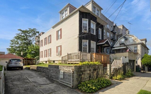 4261 Byron Ave, Bronx, NY 10466 (Back Side)