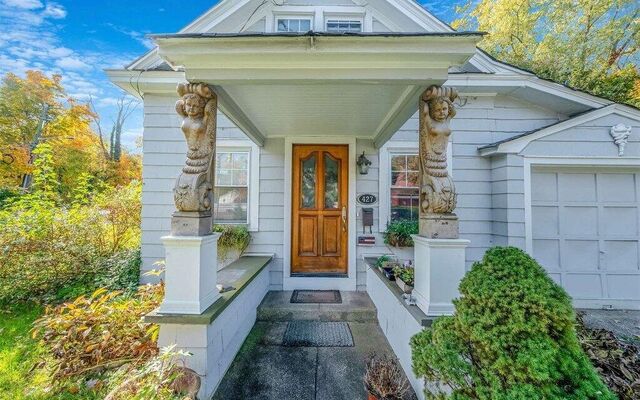 427 Park Ave, Huntington, NY 11743 (Porch)
