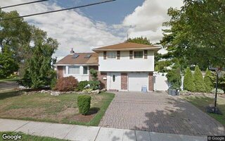 429 N Bleecker Dr, Massapequa, NY 11758