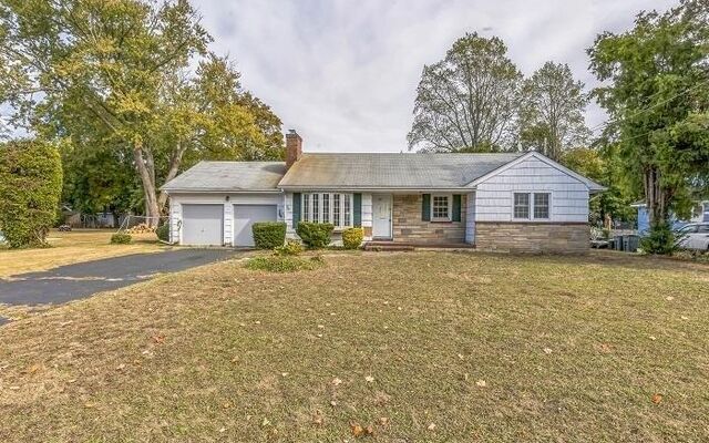 43 Bayview Ave, Amityville, NY 11701 (House View)