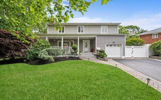 43 Clafford Ln, Melville, NY 11747