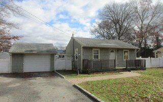 43 Holly Ln, Shirley, NY 11967