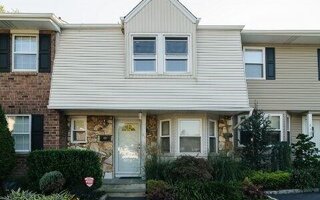 43 Manors Dr #43, Jericho, NY 11753