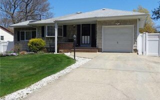 43 Ronkonkoma Blvd, Centereach, NY 11720