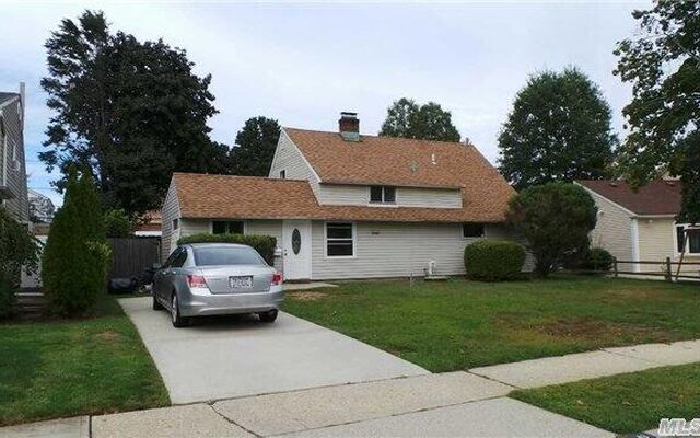 43 Sheep Ln, Levittown, NY 11756