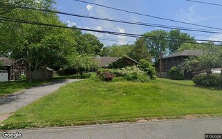 43 W Shore Rd, Oakdale, NY 11769