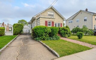 43 Westbury Ave, Mineola, NY 11501
