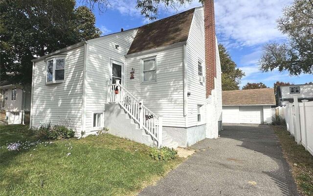 43 Westside Ave, Freeport, NY 11520 (House View)