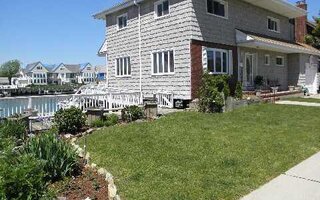 430 Roosevelt Ave, Freeport, NY 11520