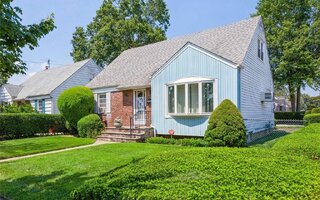 434 Garfield Ave, Mineola, NY 11501