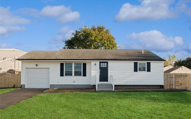 435 Lincoln Ave, Brentwood, NY 11717 (Yard)