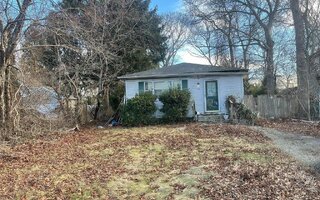 438 Auborn Ave, Shirley, NY 11967