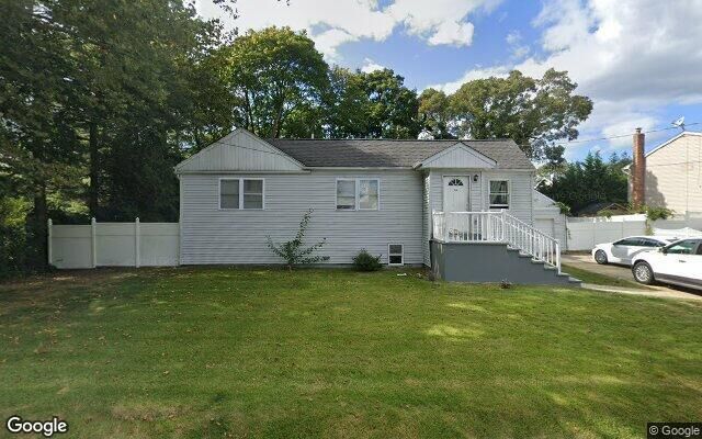 44 Crown St, Deer Park, NY 11729