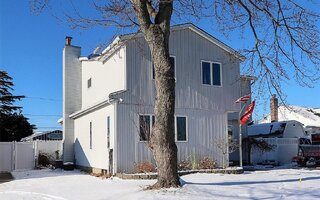 44 E End Ave, Hicksville, NY 11801