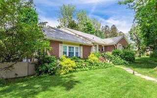 44 Glenwood Rd, Glen Head, NY 11545