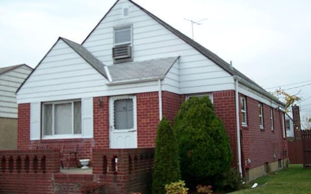 44 Village Ave, Elmont, NY 11003