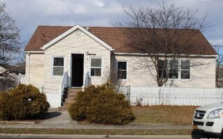 440 6th St, West Babylon, NY 11704