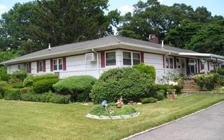 440 Parkway Dr, Elmont, NY 11003
