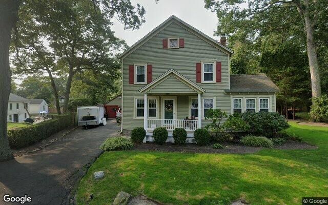 447 Riverside Dr, Riverhead, NY 11901