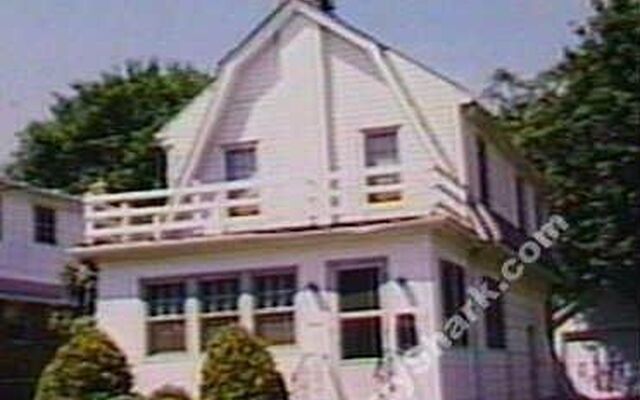 45-18 245th St, Little Neck, NY 11362