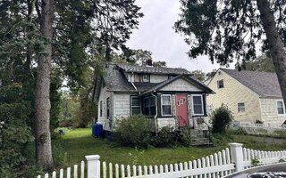 45 E Smith St, Amityville, NY 11701