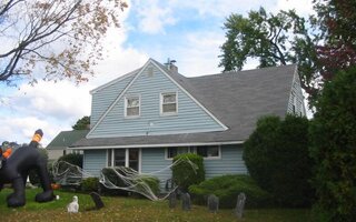 45 Kingfisher Rd, Levittown, NY 11756