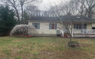 45 Oak Ave, Shirley, NY 11967