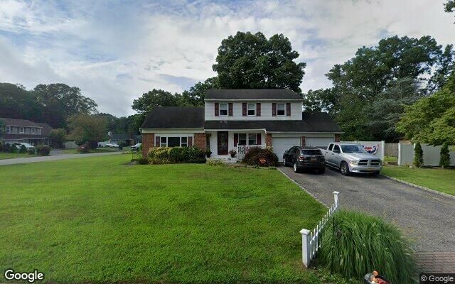 45 Summercress Ln, Coram, NY 11727