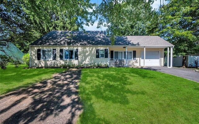 45 Sundial Ln, Bellport, NY 11713