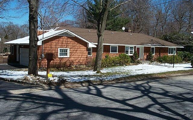 45 The Hemlocks, Roslyn, NY 11576