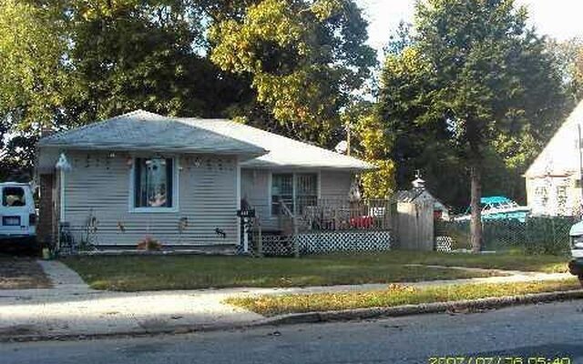 452 Ray St, Freeport, NY 11520