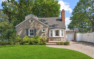 46 Elm Dr, New Hyde Park, NY 11040