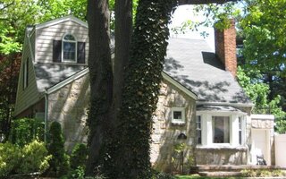 46 Elm Dr, New Hyde Park, NY 11040