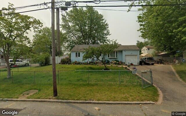 46 Floyd St, Brentwood, NY 11717