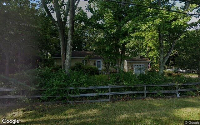 46 Greenport Ave, Medford, NY 11763