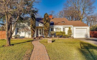 46 N King St, Malverne, NY 11565
