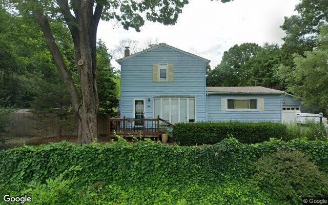 46 Oakdale Ave, East Patchogue, NY 11772