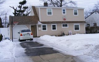 46 Wheelwright Ln, Levittown, NY 11756