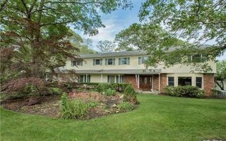 460 Hoffman Ln, Hauppauge, NY 11788
