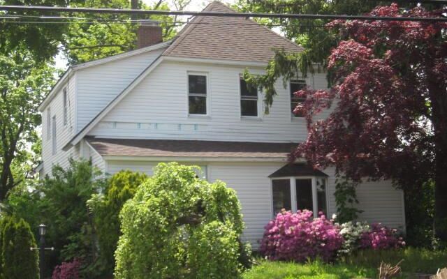 462 Secatogue Ave, Farmingdale, NY 11735