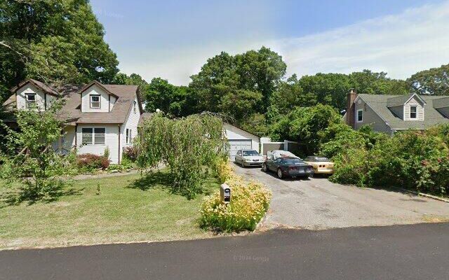 464 Carnation Dr, Shirley, NY 11967