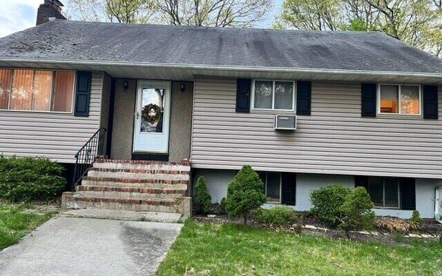465 Helene Ave, Shirley, NY 11967 (House View)