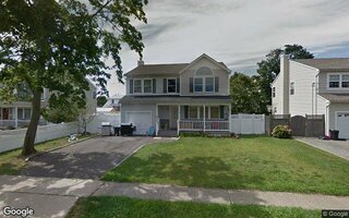 47 Coolidge Ave, Amity Harbor, NY 11701