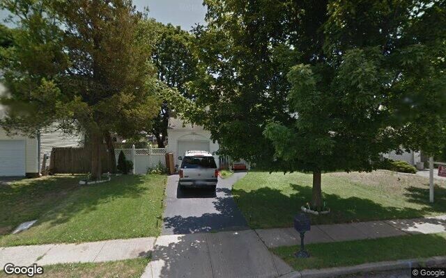 47 Elm St, Central Islip, NY 11722