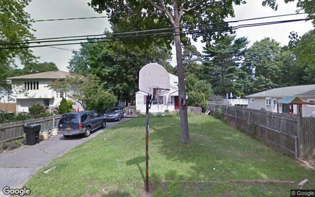 47 Louisiana Ave, Bay Shore, NY 11706